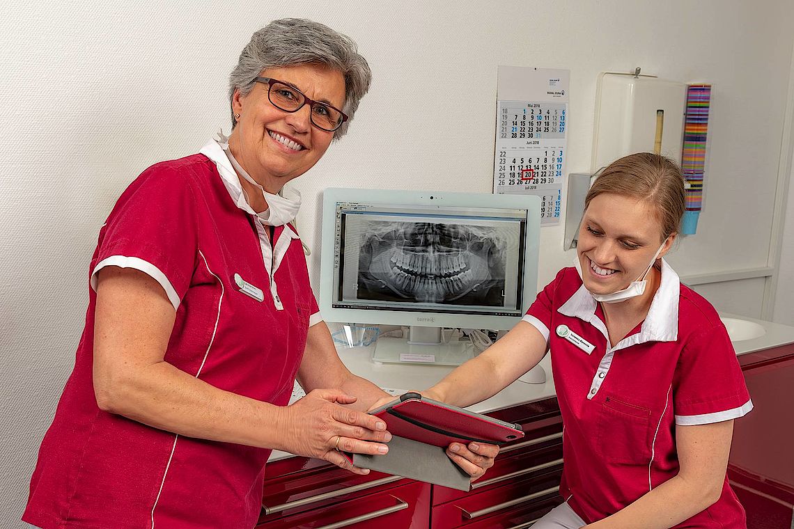 Team in der Zahnarztpraxis in Nordhorn beim Qualitätsmanagement